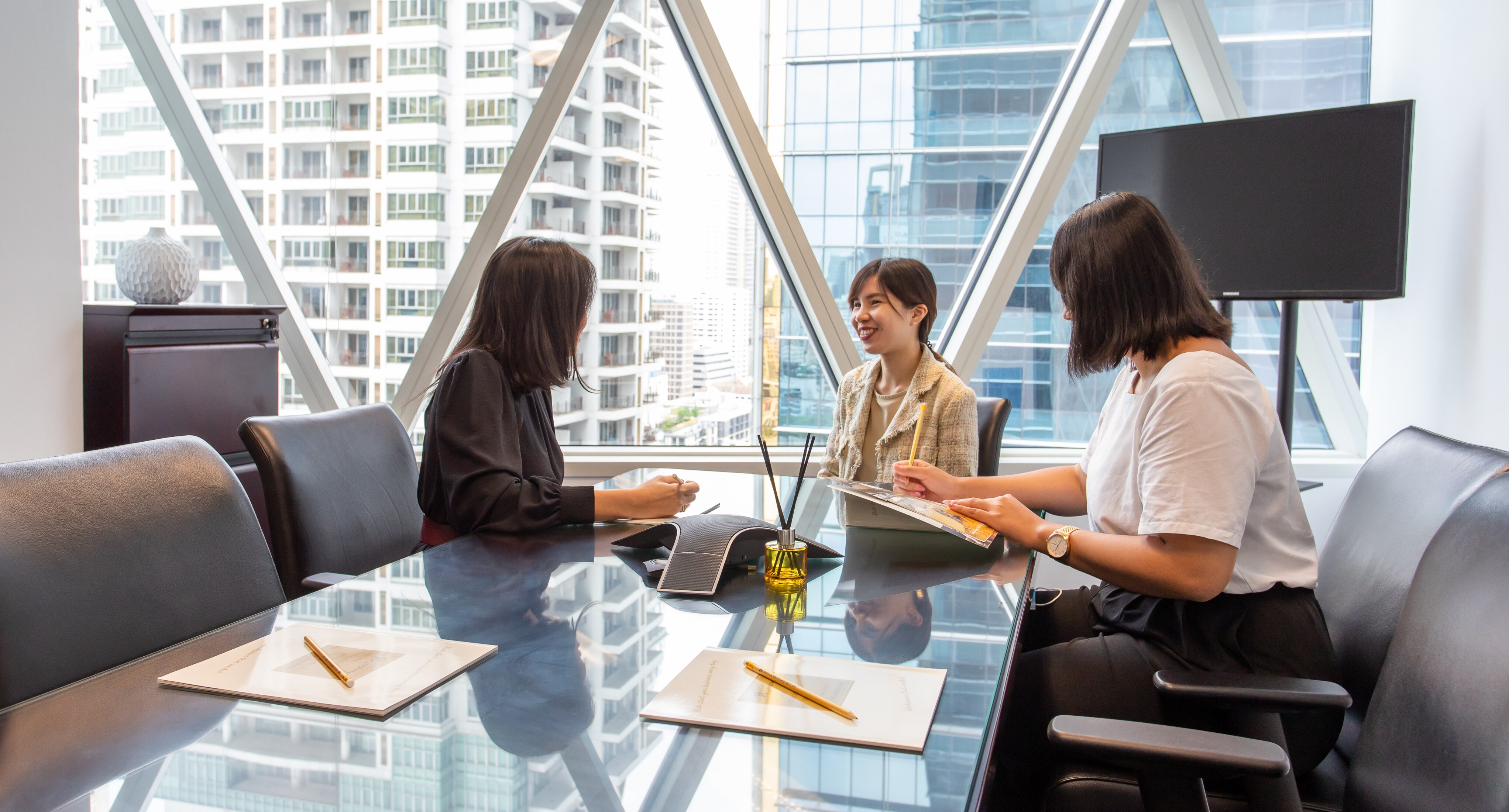rent-office-space-servcorp-singapore.jpg
