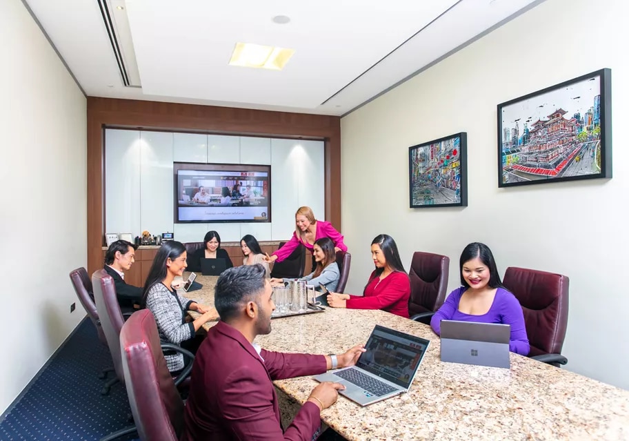 Image 7: /media/35591/boardroom-suntec-singapore.jpg