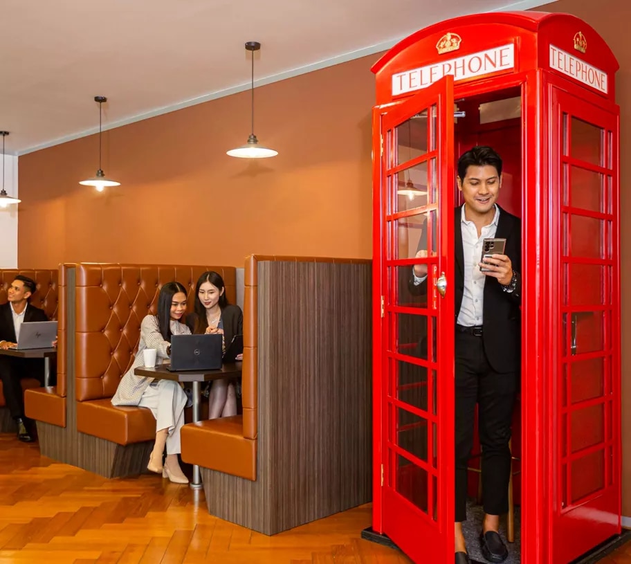 Image 10: /media/39157/coworking-booth-metropolis-singapore.jpg